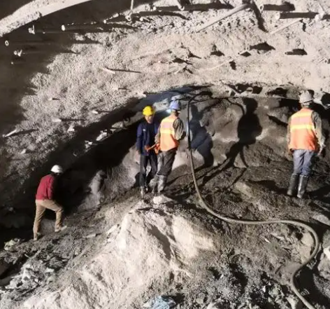 巴彦淖尔拱顶带模注浆料的施工流程及注意事项